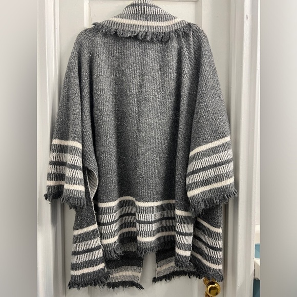 Zara Knit Grey and White Stripe Oversized Shawl Collar Cardigan size Small - Picture 3 of 6